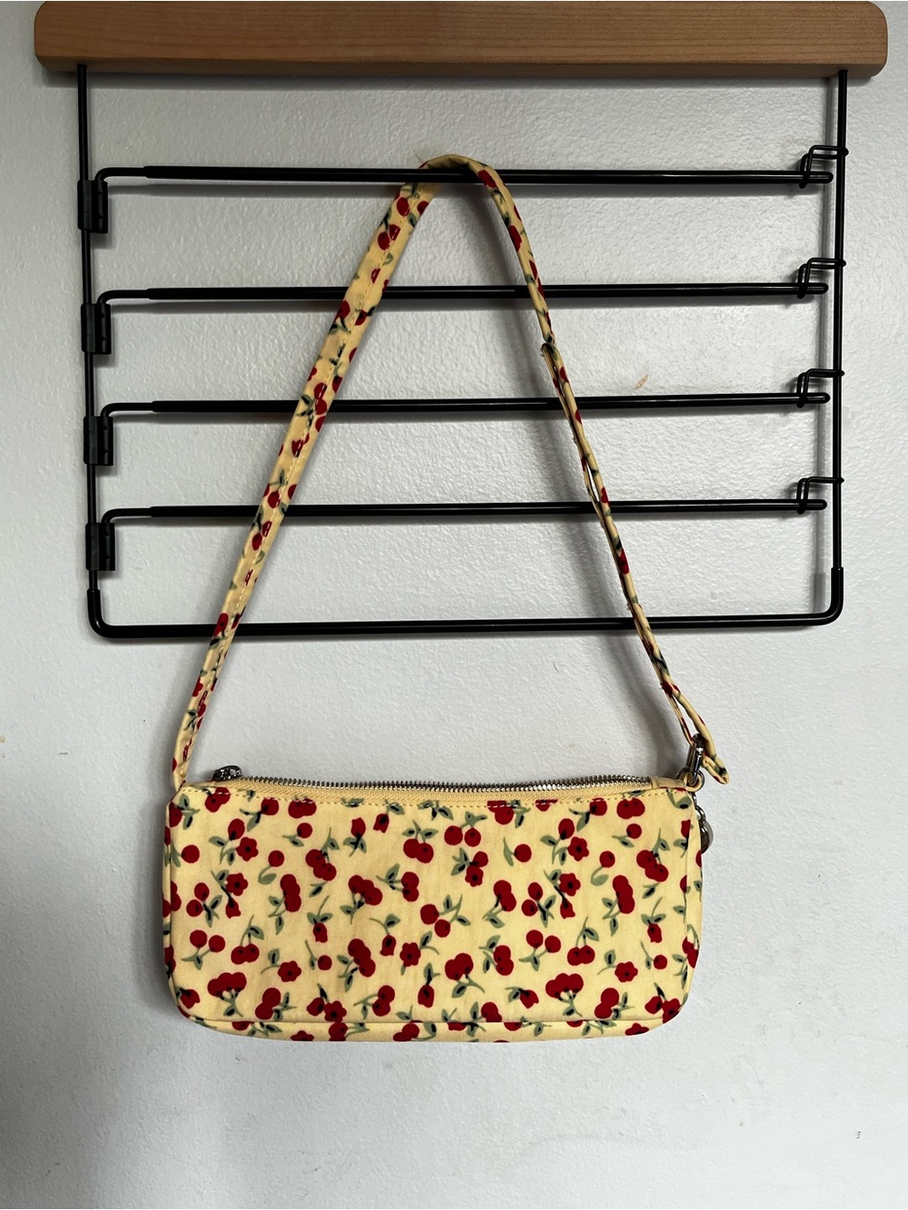 Baggu Urban Outfitters Cherry Pochette
